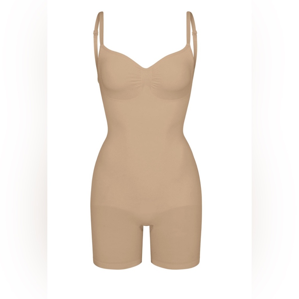 SKIMS NWOT Seamless Sculpt Low Back Mid Thigh Bodysuit, Color: Clay, Size: M